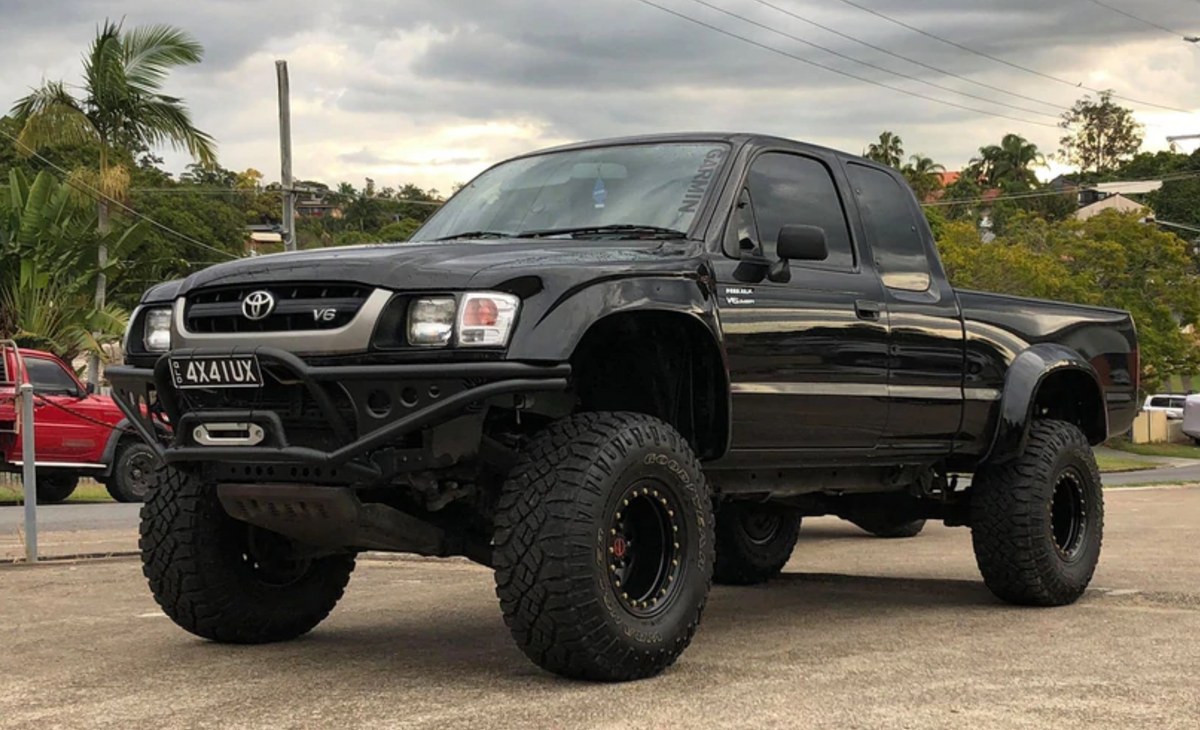 LN106 / N60 Hilux Grille Insets Outback Bandits